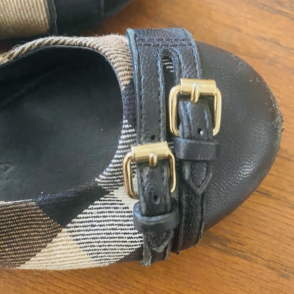 Authentic Burberry Kids shoe - Picture 6 of 8